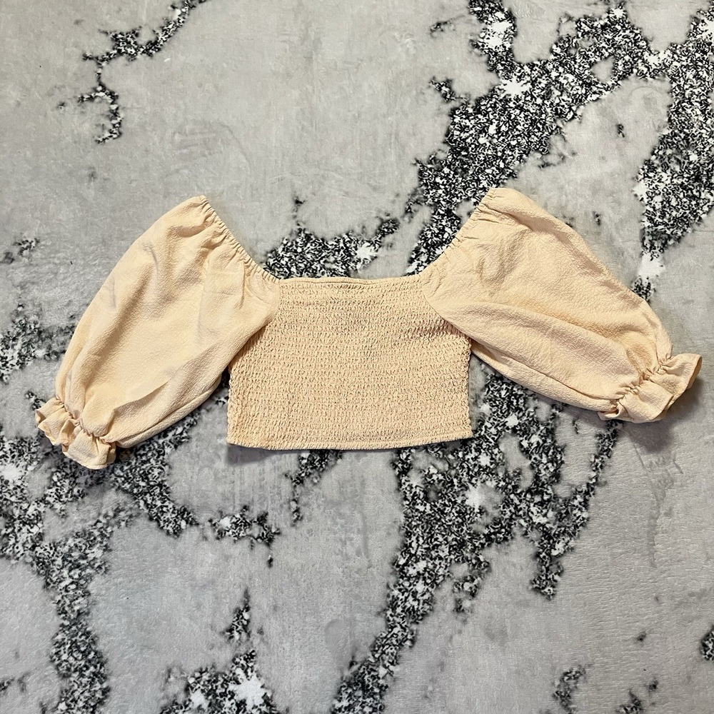BCBGeneration Top Womens Size Medium peach smocked crop with puff sleeves